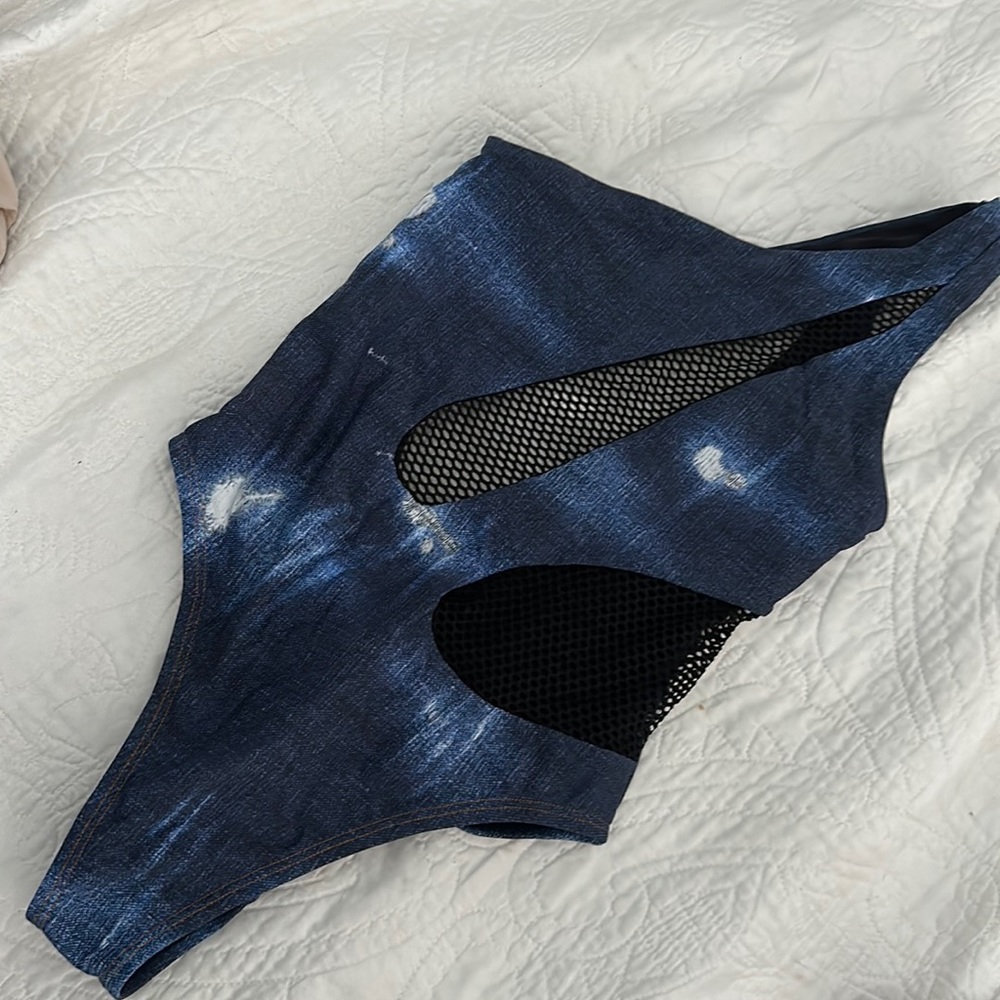 One shoulder cheeky swimsuit size Small